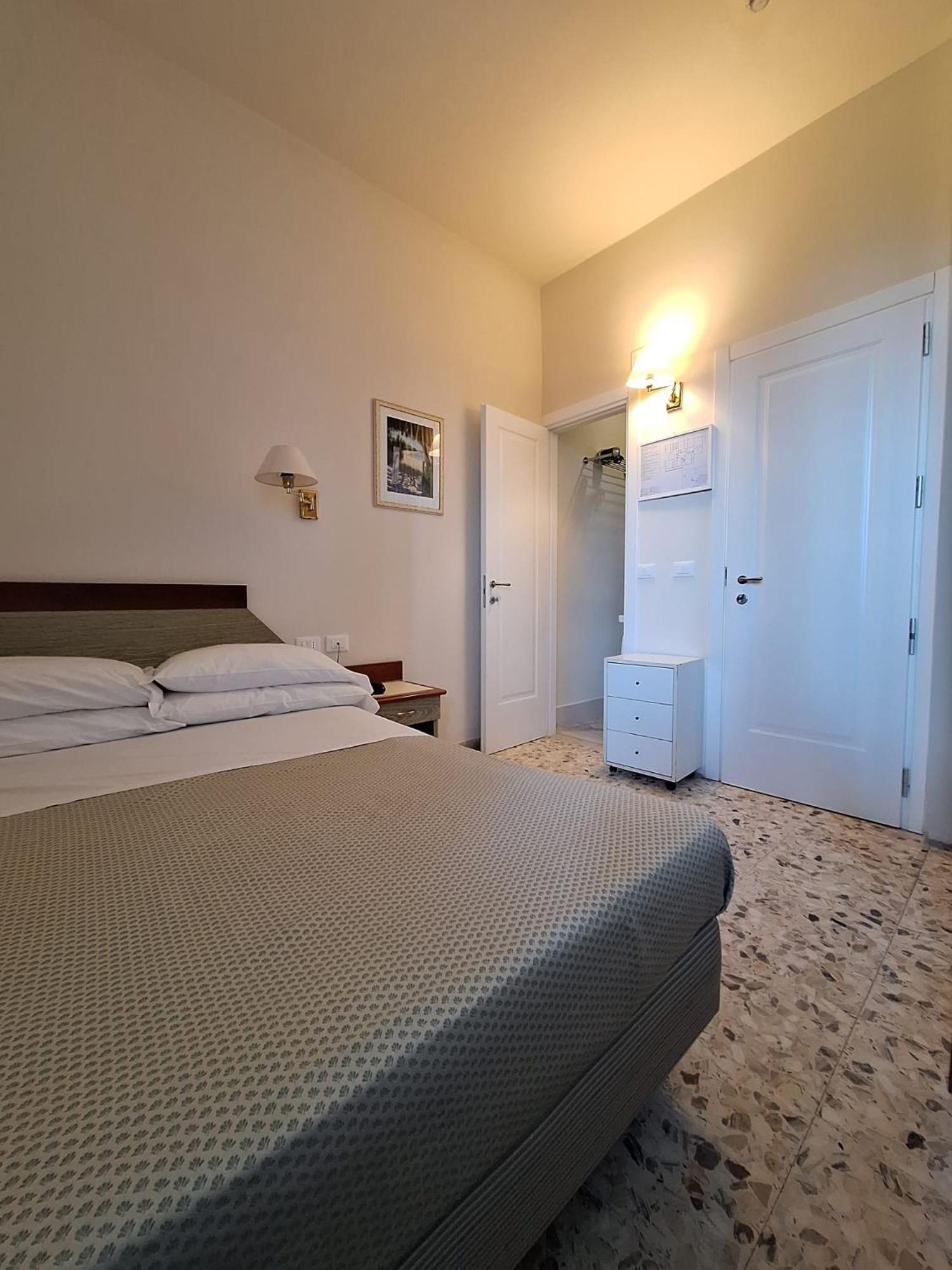 Hotel Villa Tiziana Marina di Pietrasanta Ngoại thất bức ảnh